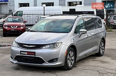 Минивэн Chrysler Pacifica 2017 в Киеве