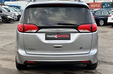 Минивэн Chrysler Pacifica 2017 в Киеве