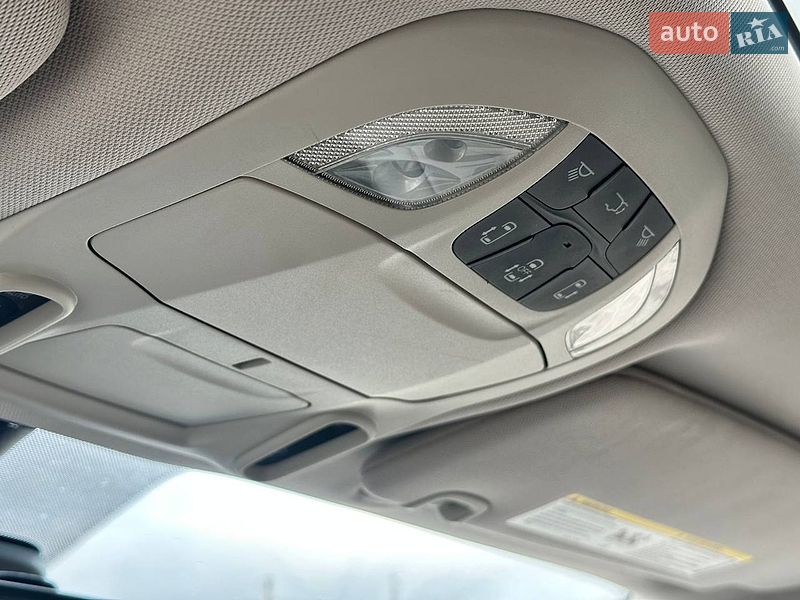 Минивэн Chrysler Pacifica 2017 в Киеве
