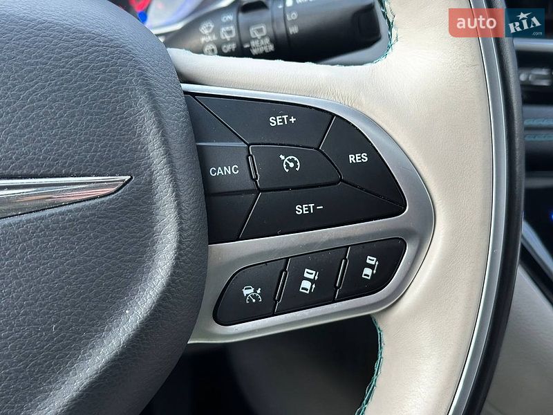 Минивэн Chrysler Pacifica 2017 в Киеве