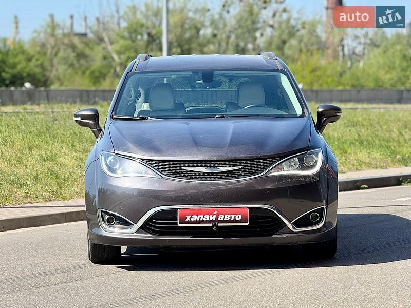 Внедорожник / Кроссовер Chrysler Pacifica 2018 в Киеве