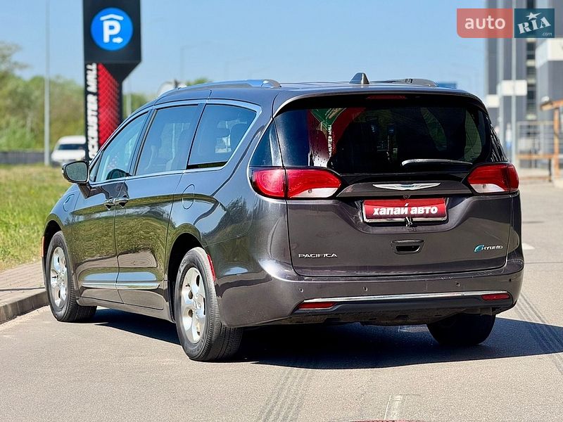 Внедорожник / Кроссовер Chrysler Pacifica 2018 в Киеве