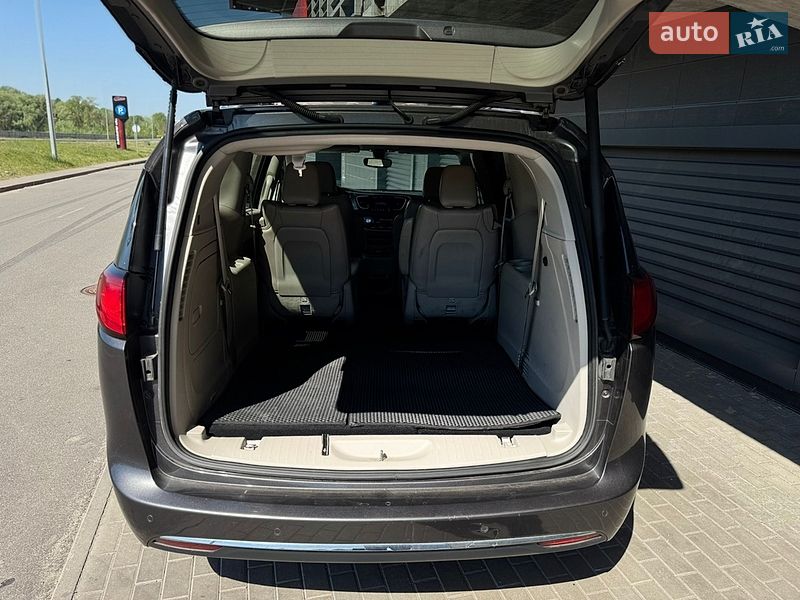 Внедорожник / Кроссовер Chrysler Pacifica 2018 в Киеве