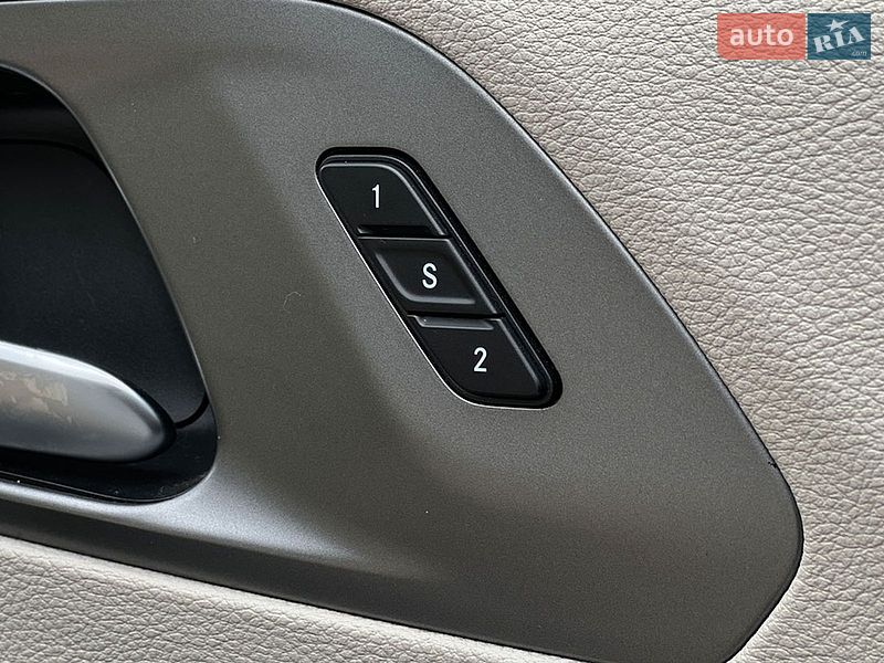 Мінівен Chrysler Pacifica 2022 в Львові