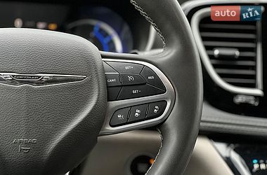 Мінівен Chrysler Pacifica 2022 в Львові