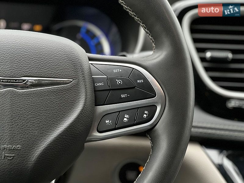 Мінівен Chrysler Pacifica 2022 в Львові