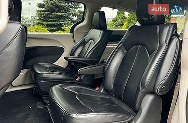 Мінівен Chrysler Pacifica 2022 в Львові