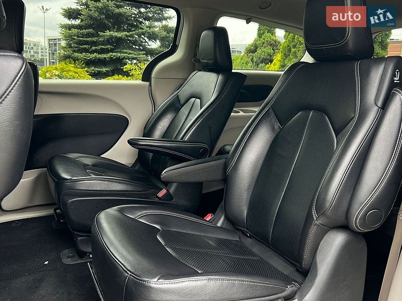 Мінівен Chrysler Pacifica 2022 в Львові