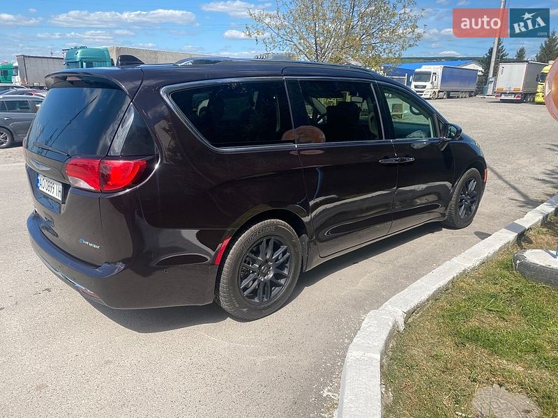 Минивэн Chrysler Pacifica 2018 в Ужгороде фото 36 Минивэн Chrysler Pacifica 2018 в Ужгороде