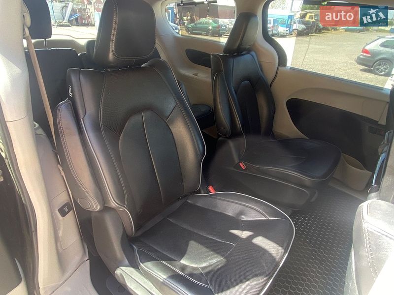 Минивэн Chrysler Pacifica 2018 в Ужгороде