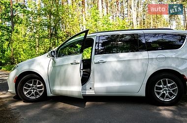 Минивэн Chrysler Pacifica 2021 в Киеве