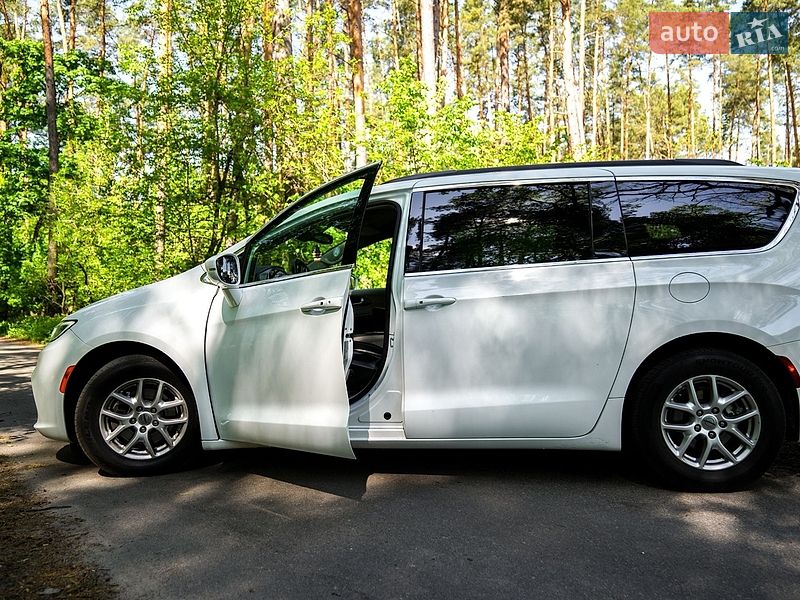 Минивэн Chrysler Pacifica 2021 в Киеве