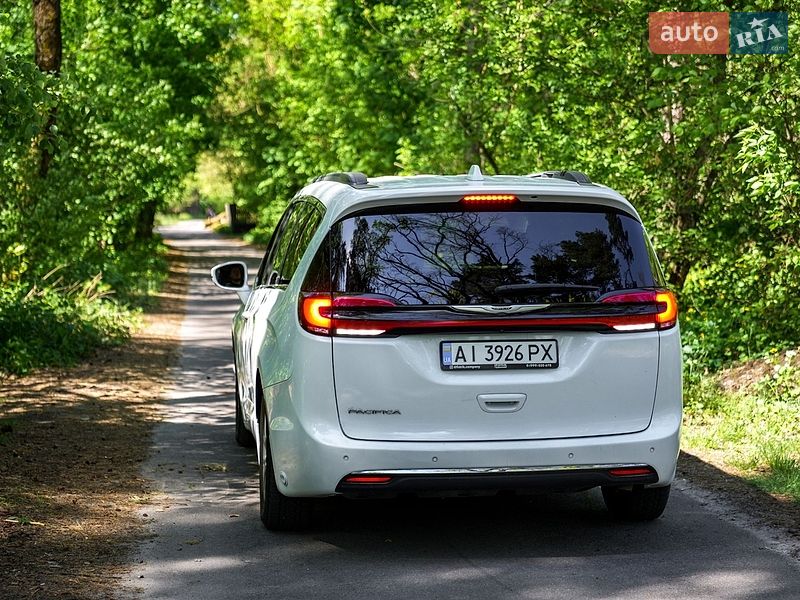 Минивэн Chrysler Pacifica 2021 в Киеве