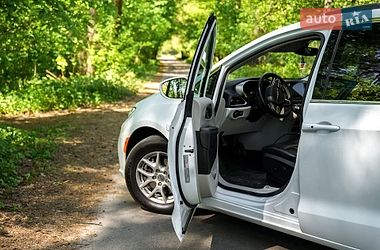 Минивэн Chrysler Pacifica 2021 в Киеве
