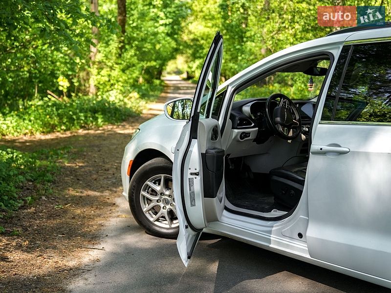 Минивэн Chrysler Pacifica 2021 в Киеве