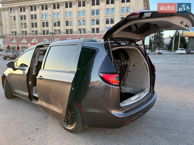Мінівен Chrysler Pacifica 2021 в Харкові