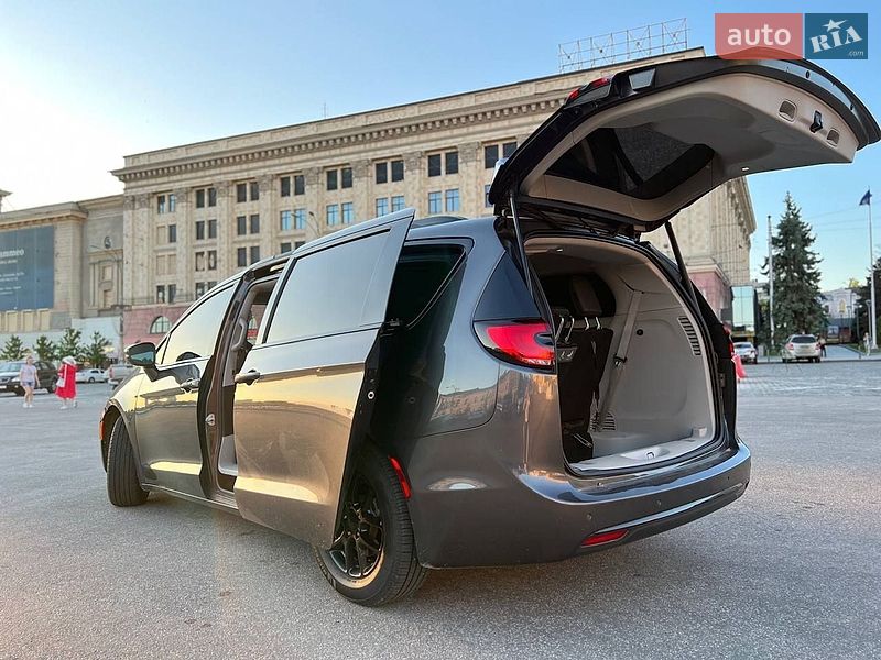 Мінівен Chrysler Pacifica 2021 в Харкові