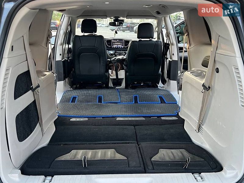 Мінівен Chrysler Pacifica 2021 в Харкові
