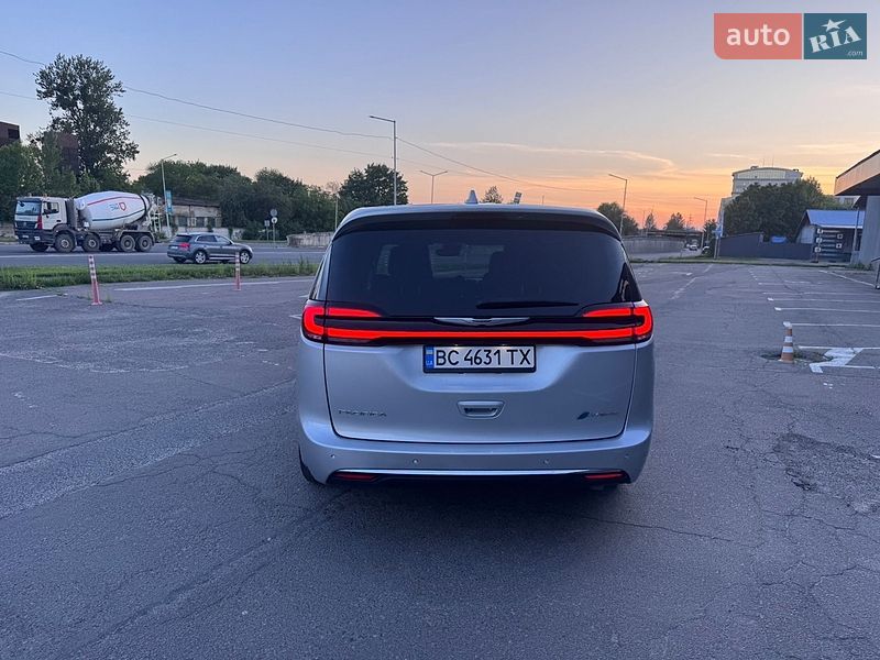 Мінівен Chrysler Pacifica 2022 в Львові