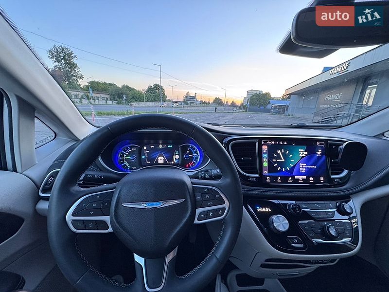 Мінівен Chrysler Pacifica 2022 в Львові