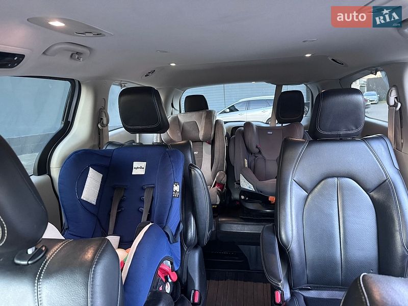 Мінівен Chrysler Pacifica 2022 в Львові