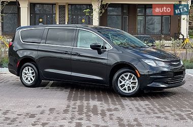 Мінівен Chrysler Pacifica 2016 в Києві