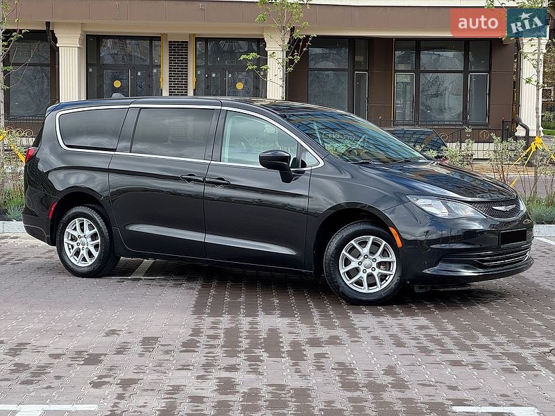 Мінівен Chrysler Pacifica 2016 в Києві