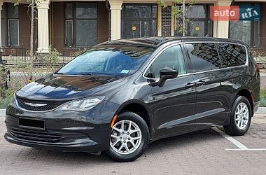 Мінівен Chrysler Pacifica 2016 в Києві