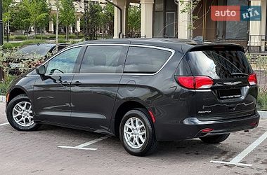 Мінівен Chrysler Pacifica 2016 в Києві