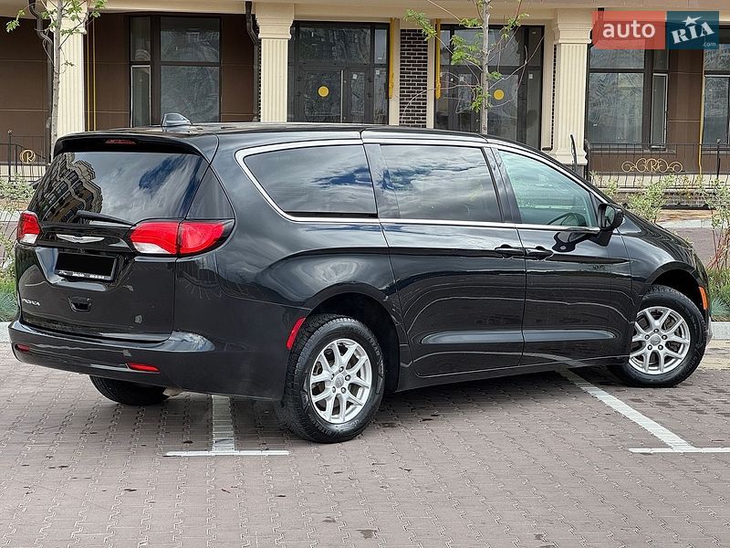 Мінівен Chrysler Pacifica 2016 в Києві