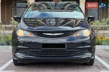 Мінівен Chrysler Pacifica 2016 в Києві