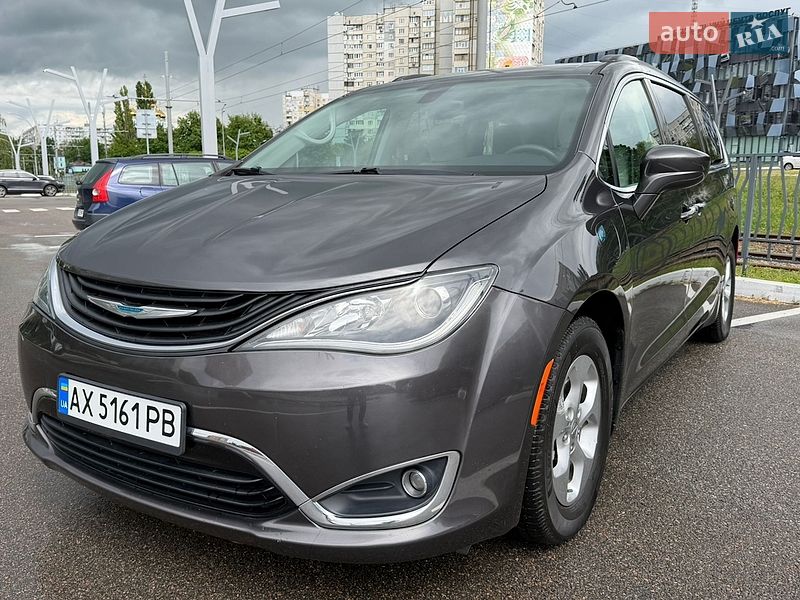 Минивэн Chrysler Pacifica 2017 в Харькове