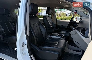 Мінівен Chrysler Pacifica 2021 в Києві