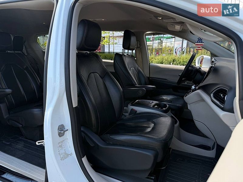 Мінівен Chrysler Pacifica 2021 в Києві
