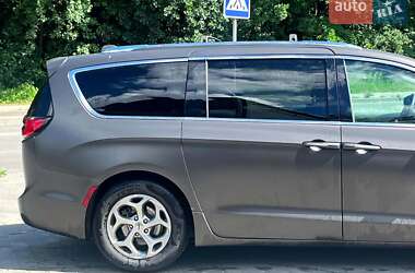 Минивэн Chrysler Pacifica 2021 в Киеве