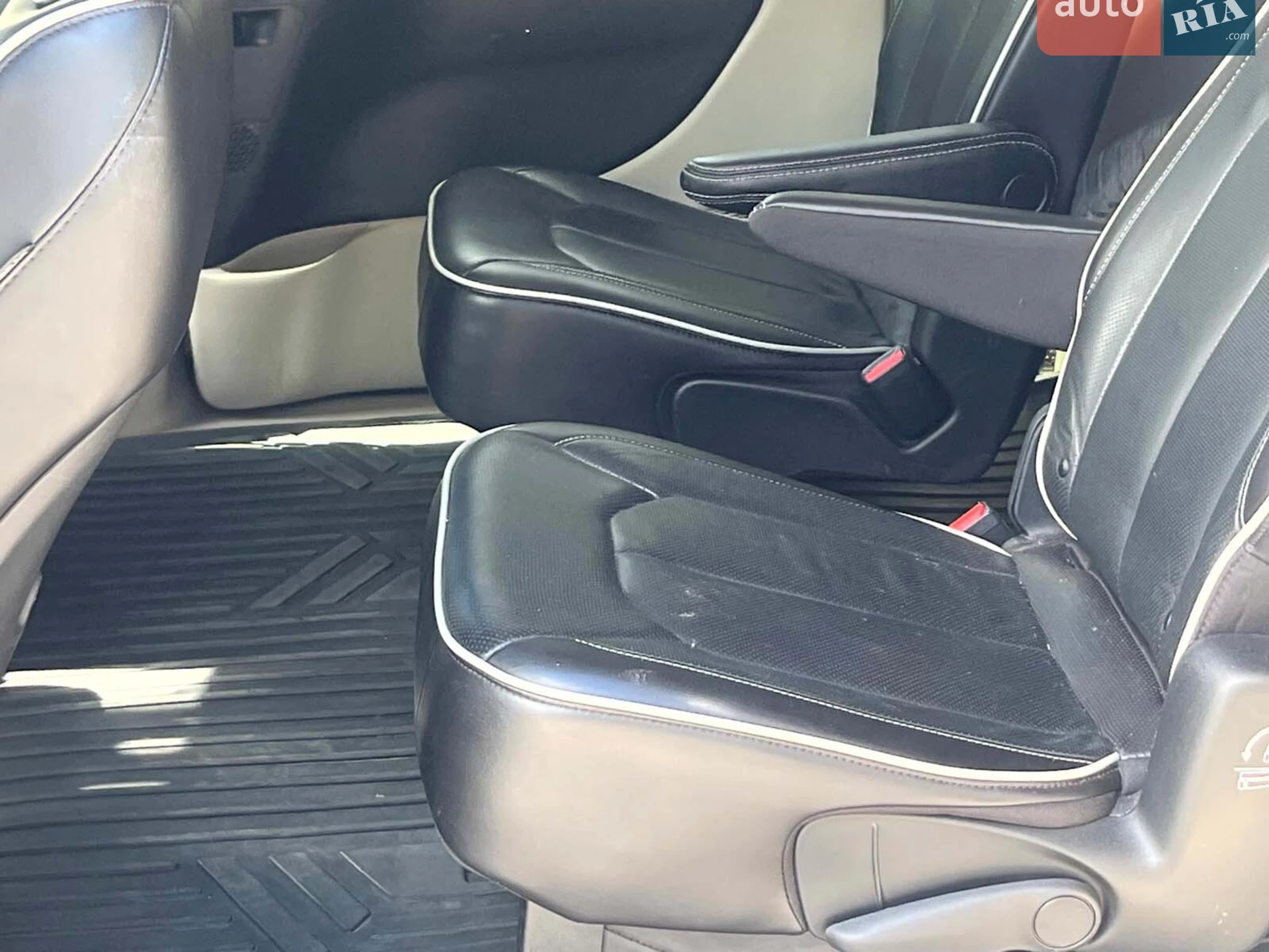 2021 Chrysler Pacifica - мініатюра 28
