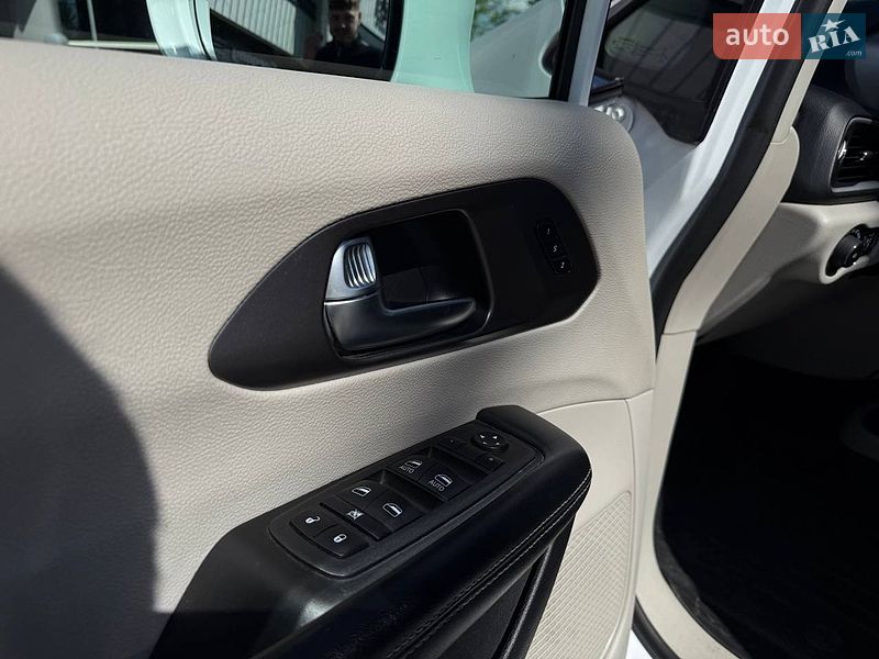 Мінівен Chrysler Pacifica 2021 в Києві