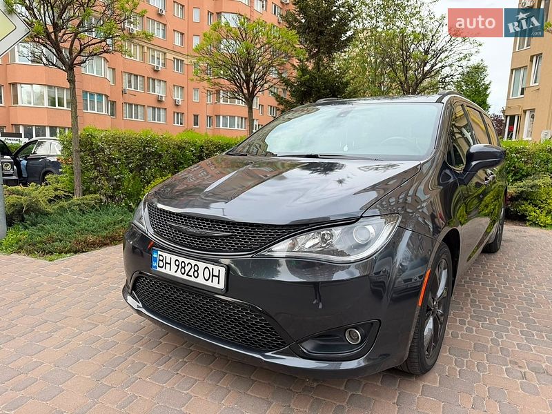 Мінівен Chrysler Pacifica 2019 в Києві фото Мінівен Chrysler Pacifica 2019 в Києві