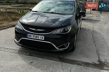 Універсал Chrysler Pacifica 2019 в Рівному