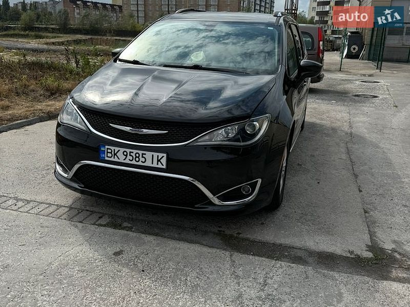 Універсал Chrysler Pacifica 2019 в Рівному