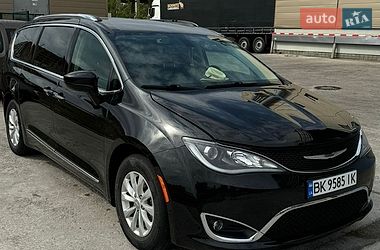Универсал Chrysler Pacifica 2019 в Ровно Универсал Chrysler Pacifica 2019 в Ровно