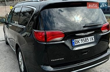 Універсал Chrysler Pacifica 2019 в Рівному