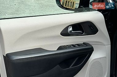 Універсал Chrysler Pacifica 2019 в Рівному