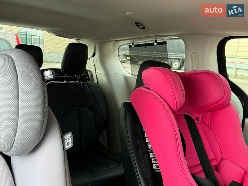 Універсал Chrysler Pacifica 2019 в Рівному
