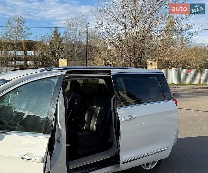 Універсал Chrysler Pacifica 2018 в Дніпрі фото 16 Універсал Chrysler Pacifica 2018 в Дніпрі