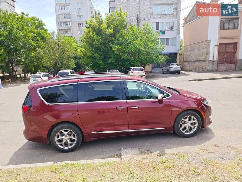 Минивэн Chrysler Pacifica 2018 в Николаеве