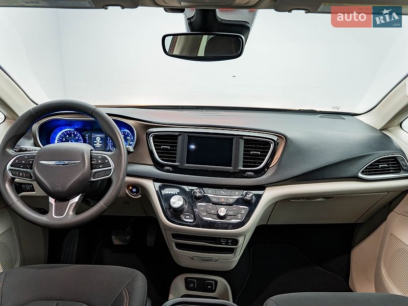 Мінівен Chrysler Pacifica 2018 в Києві