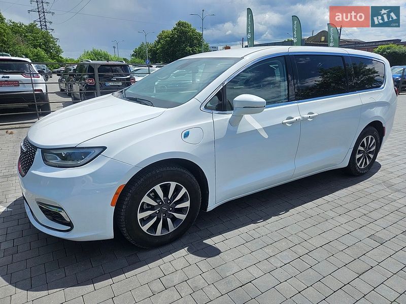 Мінівен Chrysler Pacifica 2022 в Львові