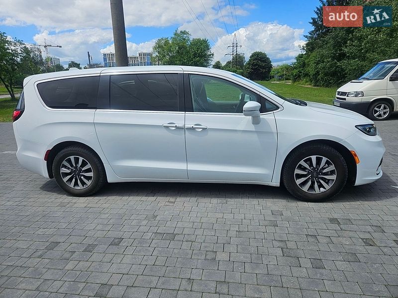 Мінівен Chrysler Pacifica 2022 в Львові