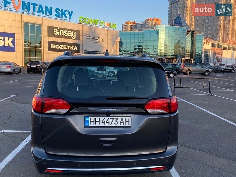 Мінівен Chrysler Pacifica 2019 в Одесі